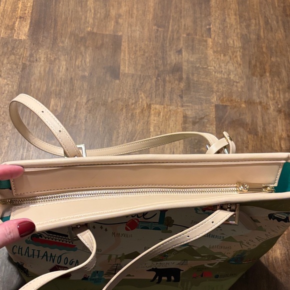 Spartina 449 Tennessee Tote in Green and Tan - Picture 4 of 6